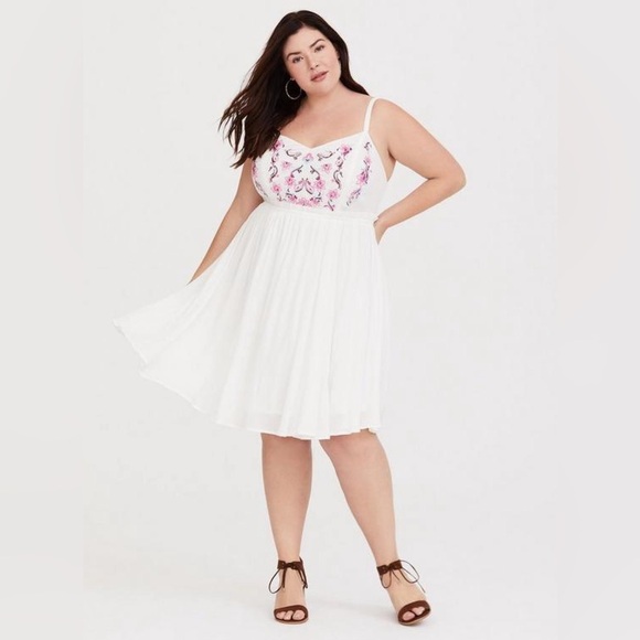 NWT Torrid Women’s Plus Size 2X White and Pink Embroidered Gauze Mini Dress - Picture 1 of 7